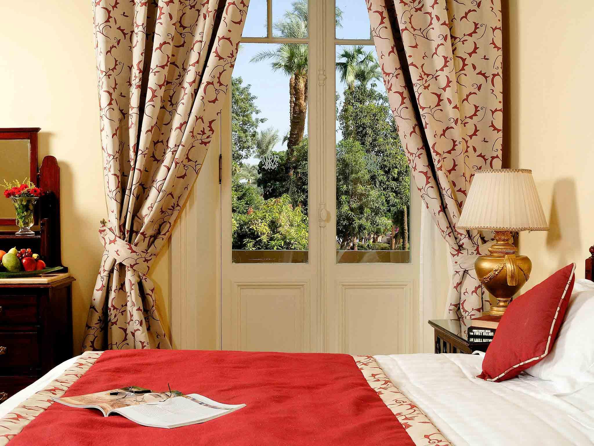 Pavillon Winter Luxor Hotel Exterior photo A room at the hotel