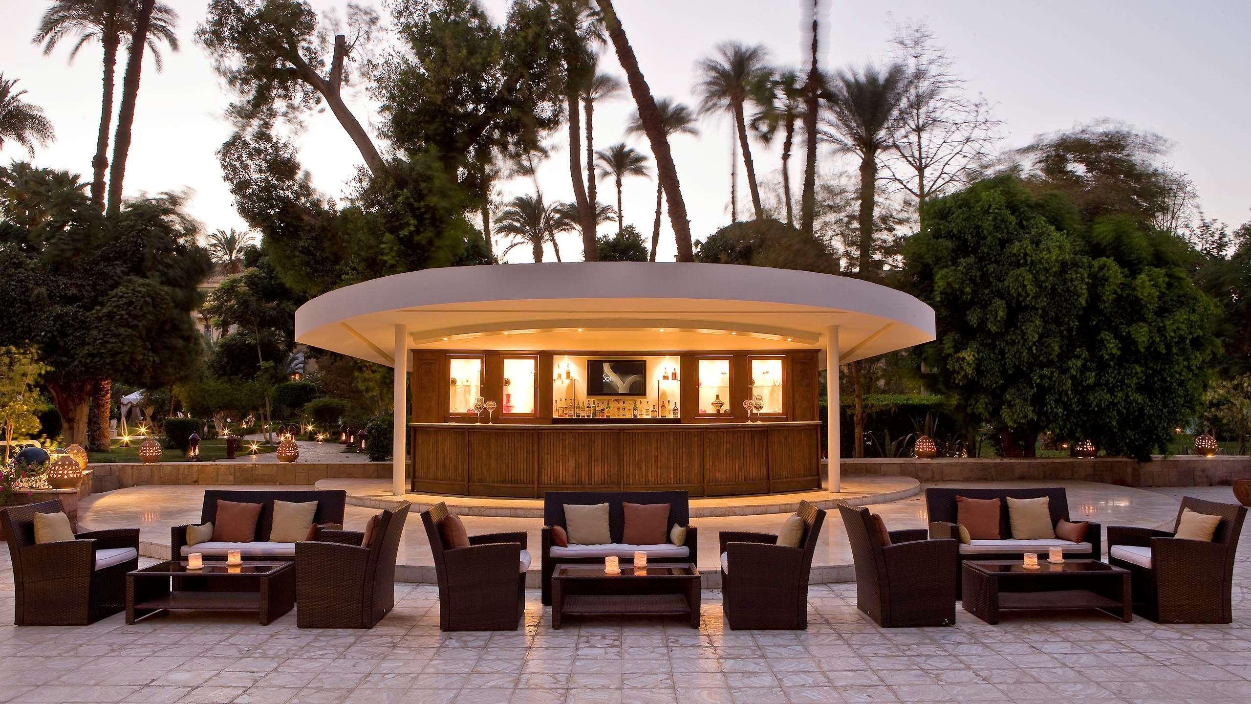 Pavillon Winter Luxor Hotel Exterior photo The pool bar at the Four Seasons Hotel, Cairo