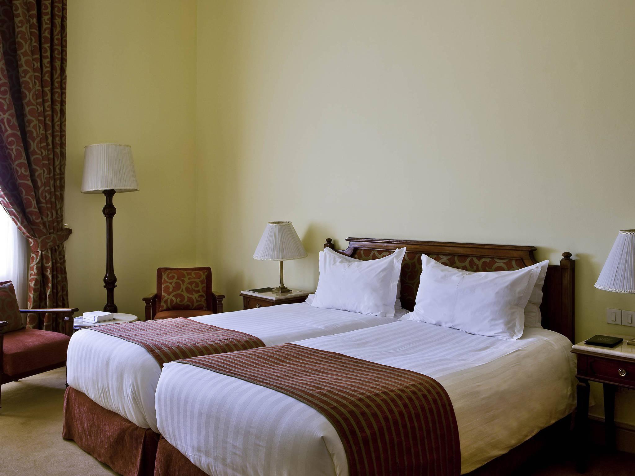 Pavillon Winter Luxor Hotel Exterior photo A room at the hotel