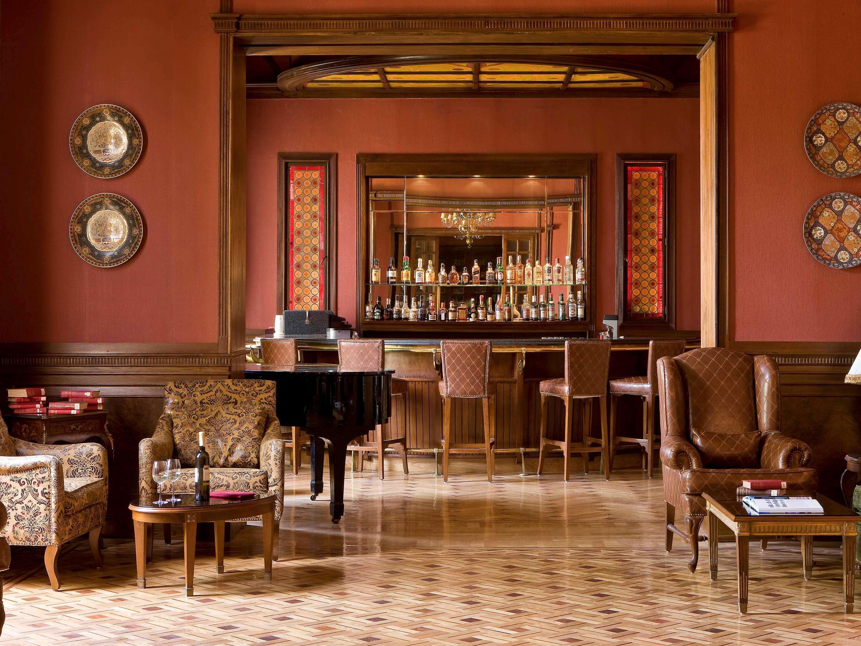 Pavillon Winter Luxor Hotel Exterior photo The bar at the St. Regis