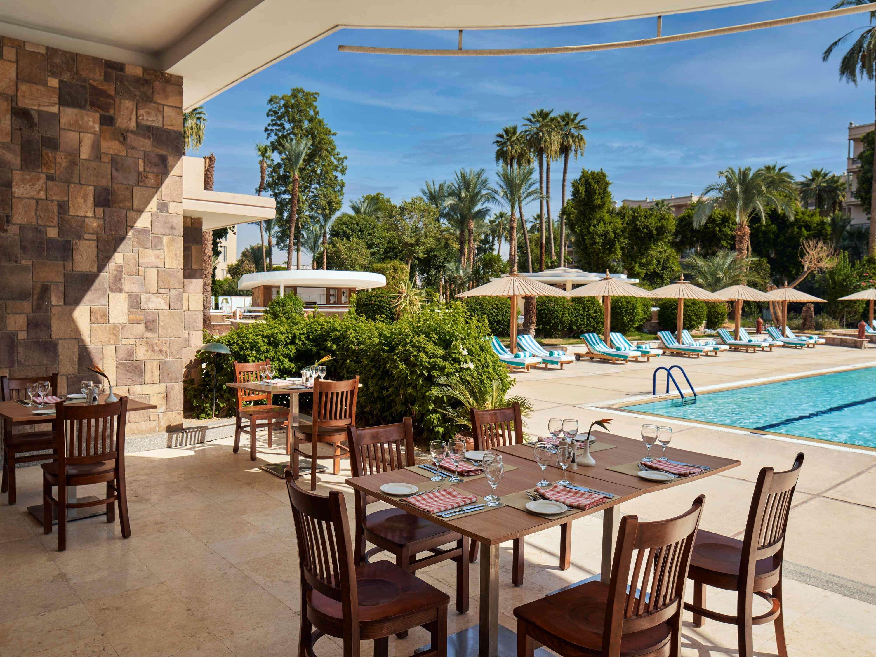 Pavillon Winter Luxor Hotel Exterior photo The pool at the Royal Mirage