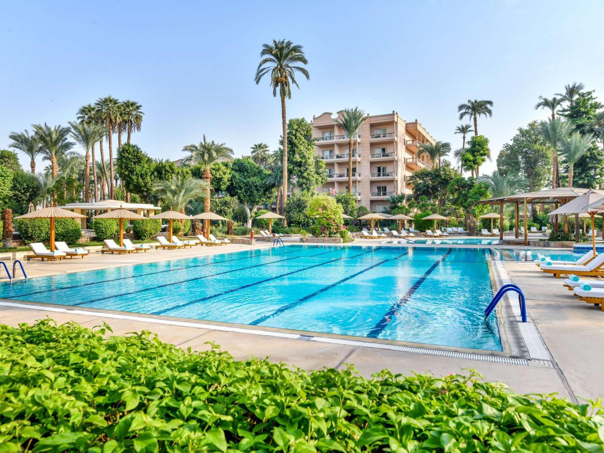 Pavillon Winter Luxor Hotel Exterior photo The swimming pool at the Four Seasons Hotel, Cairo at Nile Plaza