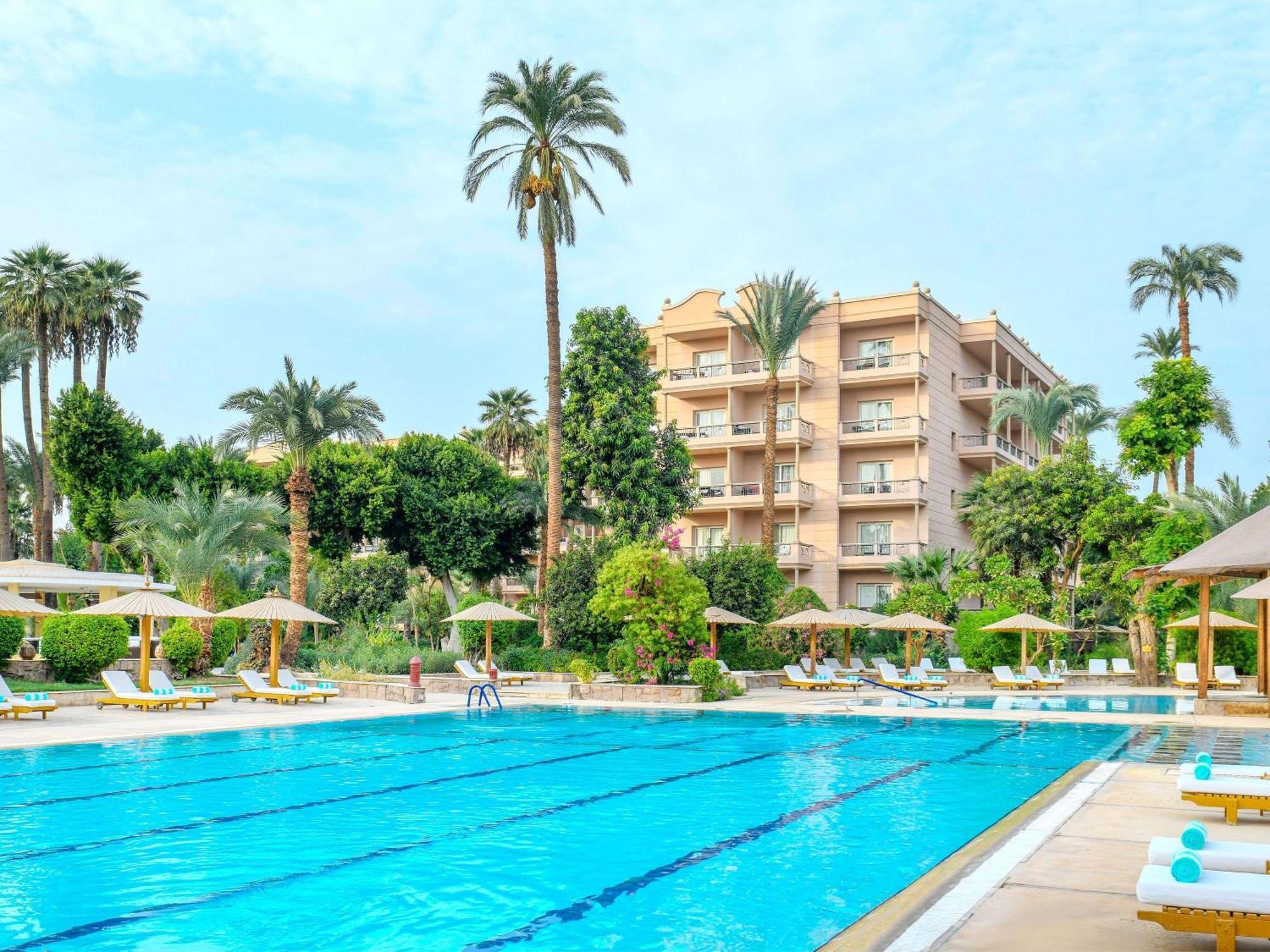 Pavillon Winter Luxor Hotel Exterior photo The swimming pool at the hotel