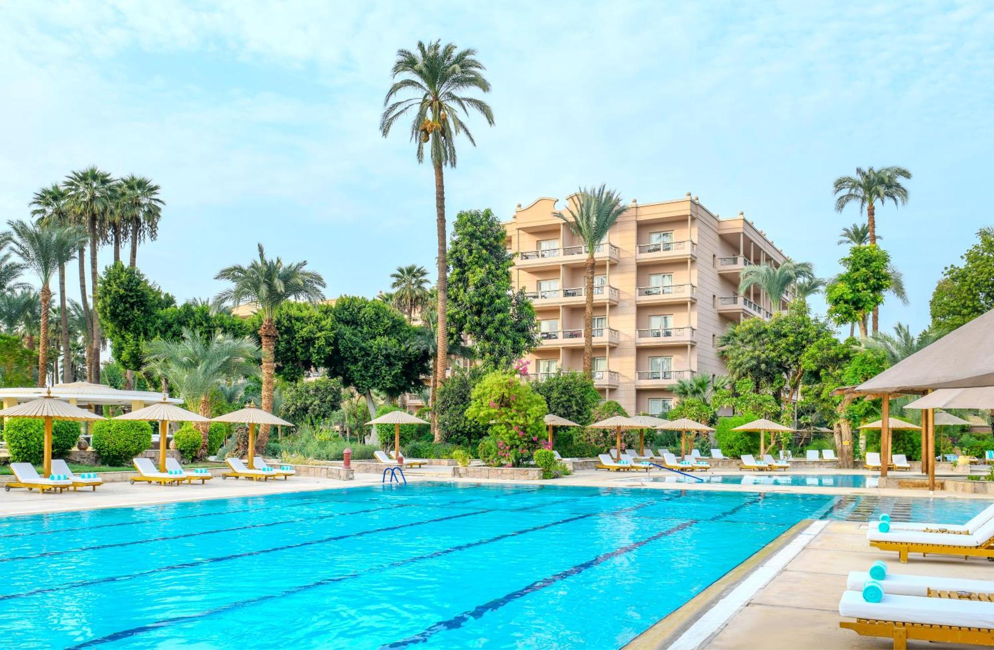 Pavillon Winter Luxor Hotel Exterior photo The swimming pool at the hotel