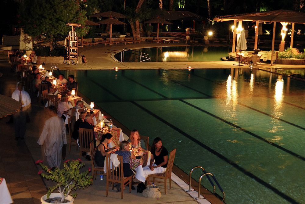 Pavillon Winter Luxor Hotel Exterior photo The swimming pool at the resort